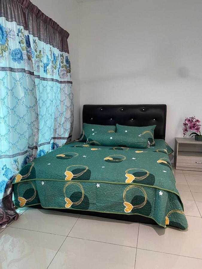 Klia Redza Homestay Kota Warisan Malay Only Sepang Luaran gambar