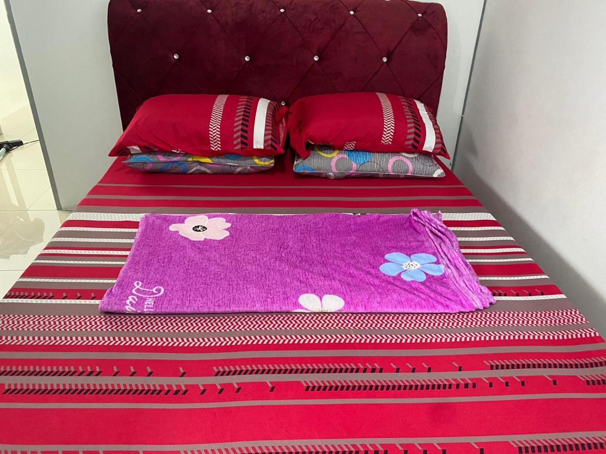 Klia Redza Homestay Kota Warisan Malay Only Sepang Luaran gambar